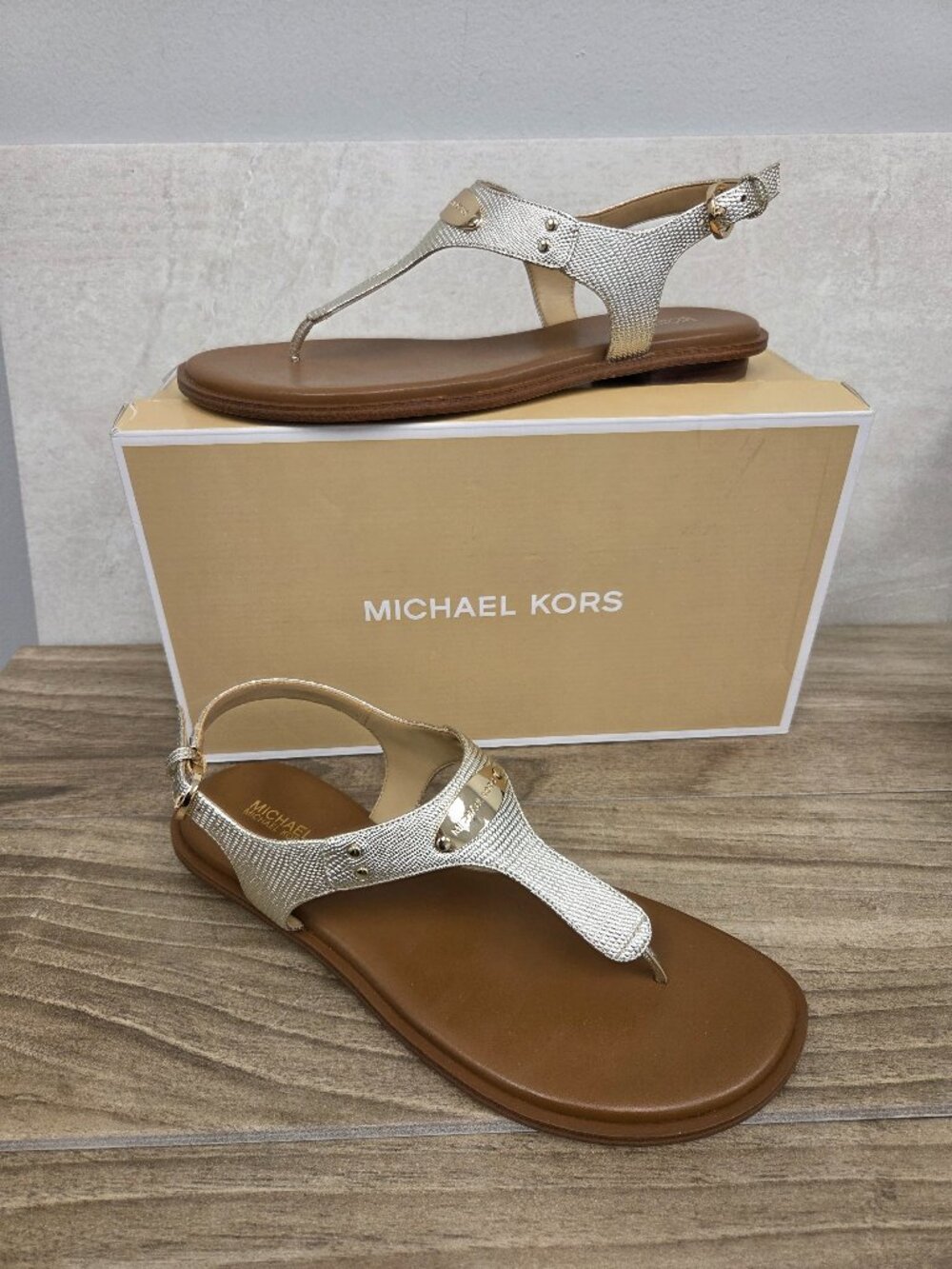 Michael Kors Plate Thong Embossed Metallic Sandals New Size 9.5